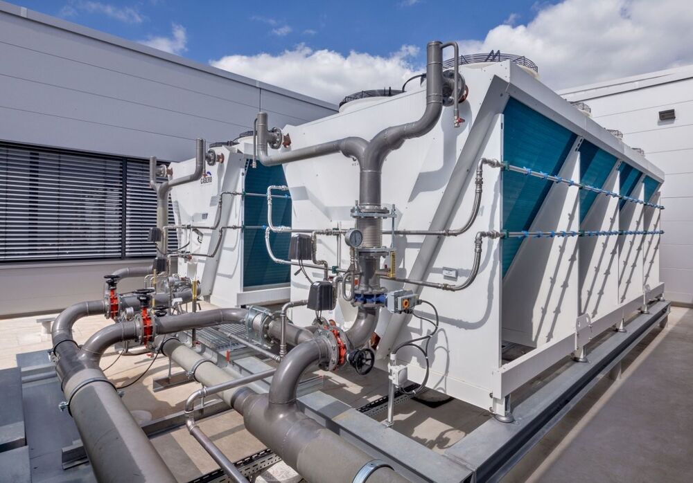 Kältetechnische Anlagen, die mit Propan in Betrieb sind, werden aus sicherheitstechnischen Aspekten auch in Dachzentralen platziert.